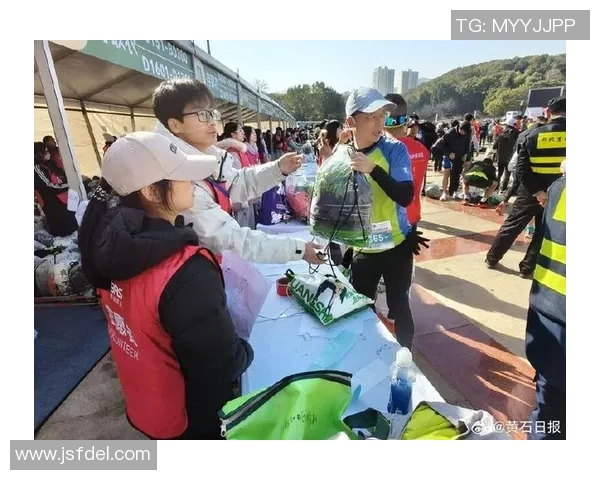 2025黄石半程马拉松发布奖牌和服装，2139名志愿者为赛事供给服务